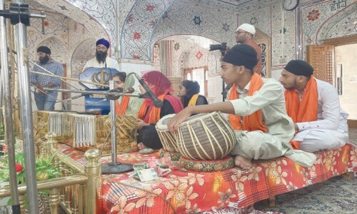 Sikh pilgrims throng Hassanabdal to celebrate Guru Nanak&rsquo;s 555th birth anniversary