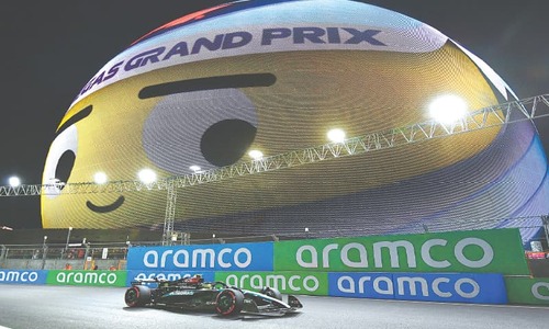 Hamilton on top in Vegas as Verstappen struggles Hamilton on top in Vegas as Verstappen struggles