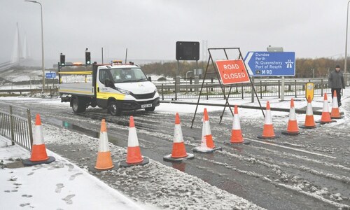 Winter storm brings chaos to Ireland, Britain & France