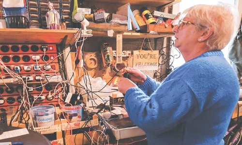 Migrants find safe haven in garage run by Frenchwoman Migrants find safe haven in garage run by Frenchwoman