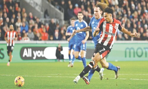 Kluivert&rsquo;s makes history with penalty hat-trick, Brentford thrash Leicester
