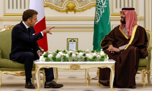 France&rsquo;s Macron, Saudi crown prince sign strategic partnership, call for Lebanon elections