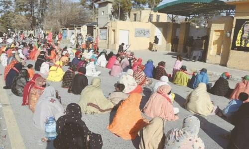 Mastung highway blocked as women protest gas loadshedding