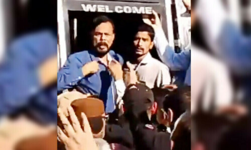 30 held as police thwart MQM-L rallies in Karachi, Hyderabad