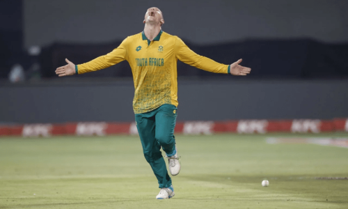 George Linde bats and then bowls South Africa to victory over Pakistan George Linde bats and then bowls South Africa to victory over Pakistan