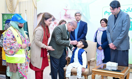 PM Shehbaz launches year&rsquo;s last polio vaccination campaign