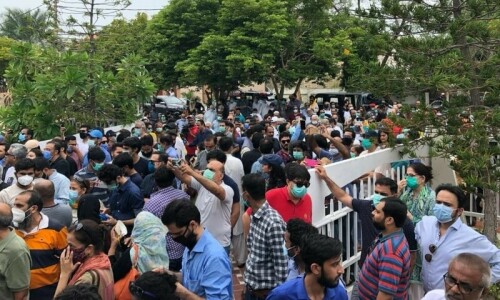 Protest over water, power outages causes gridlock in Karachi’s Nazimabad Protest over water, power outages causes gridlock in Karachi’s Nazimabad