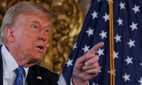 Trump muses about wars & TikTok in first presser after polls