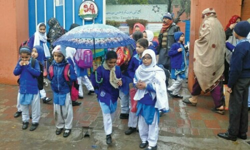 Sindh schools told to relax student uniform policy during winter months