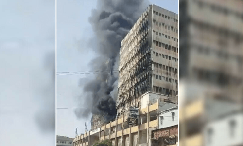 Fire erupts at Karachi’s Rimpa Plaza once again, no casualties reported Fire erupts at Karachi’s Rimpa Plaza once again, no casualties reported