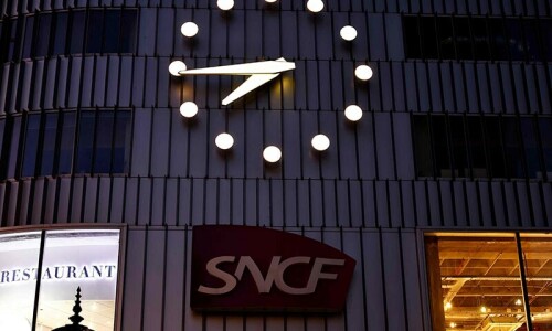 Train driver&rsquo;s suicide causes massive rail delays