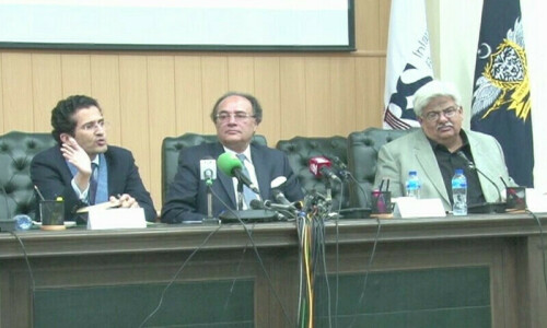 Aurangzeb sees IMF bailout continuing despite ‘slippages’ Aurangzeb sees IMF bailout continuing despite ‘slippages’