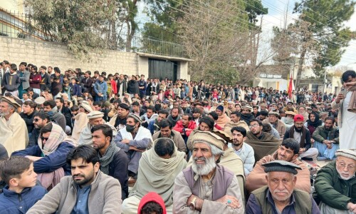 Traffic hurdles persist in Karachi as sit-ins against Parachinar killings continue Traffic hurdles persist in Karachi as sit-ins against Parachinar killings continue