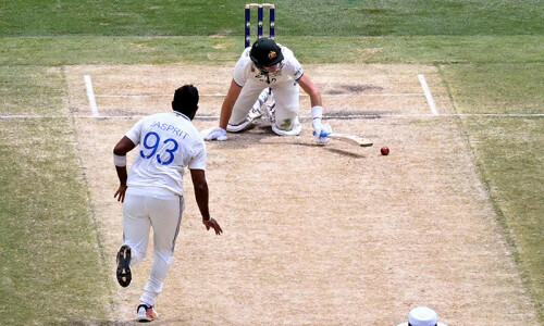 Bumrah gives India shot at win, but Australia lead by 333