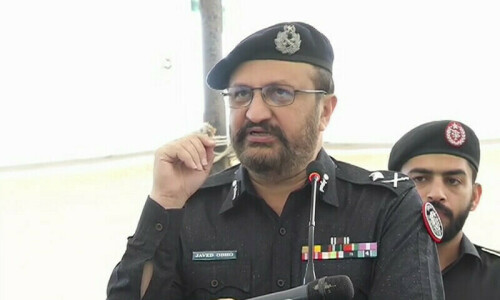 Karachi roads to be cleared before Maghrib, says city police chief on ongoing protests Karachi roads to be cleared before Maghrib, says city police chief on ongoing protests