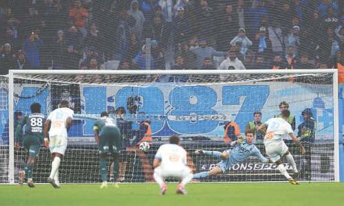 Marseille down Monaco with late penalty, Lyon score four