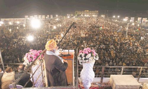 Fazl says he won&rsquo;t accept govt&rsquo;s interference in seminaries