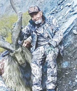 American national hunts Kashmir markhor for $271,000