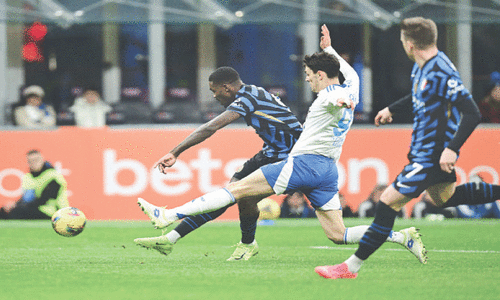 Inter grind out win over Como to keep in touch with Atalanta