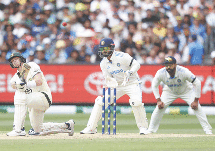 India lose five after Smith’s heroics put Australia in charge India lose five after Smith’s heroics put Australia in charge