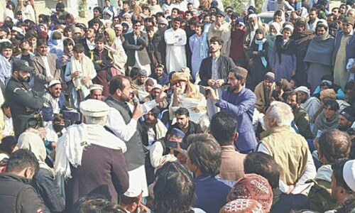 Bannu residents protest &lsquo;killing&rsquo; of two brothers by police