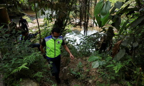 Malaysia detains 196 Rohingya migrants after boat capsizes Malaysia detains 196 Rohingya migrants after boat capsizes