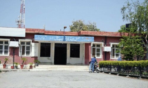 Sanitation worker found ‘treating’ patient at Taxila THQ hospital Sanitation worker found ‘treating’ patient at Taxila THQ hospital