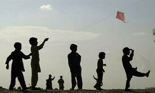 Lahore man critically injured by kite string Lahore man critically injured by kite string