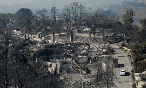 As LA burns, criticisms and questions about response arise As LA burns, criticisms and questions about response arise