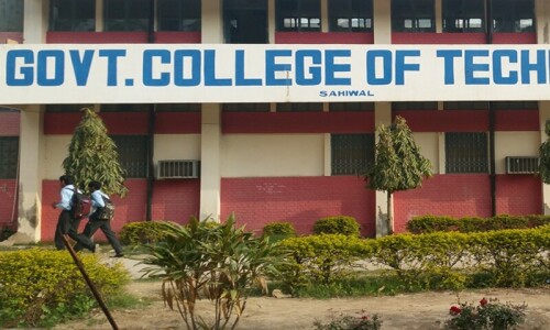 Sahiwal student stabbed for &lsquo;refusing to befriend goon&rsquo;
