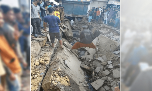 5 injured as sewer caves in following gas explosion in Karachi&rsquo;s Bilal Colony