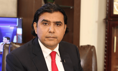 Opposition woos former senator to expand alliance