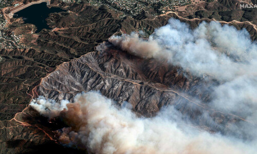 Los Angeles wildfire death toll climbs to 28 Los Angeles wildfire death toll climbs to 28