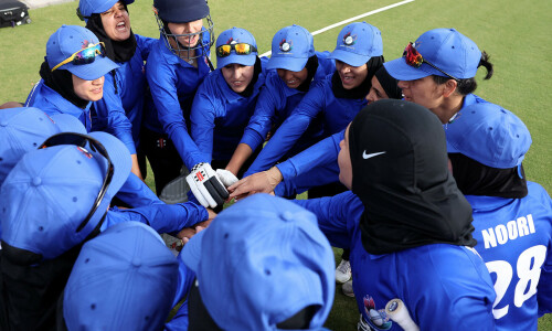 Afghan refugees bat for recognition and women’s rights in Melbourne match Afghan refugees bat for recognition and women’s rights in Melbourne match