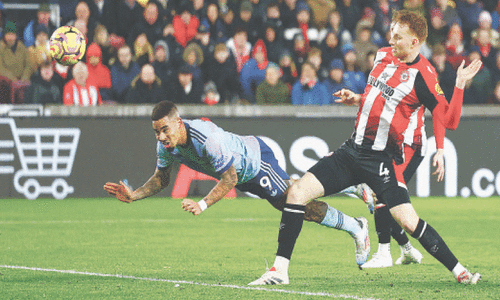 Arsenal close gap on Liverpool as Jesus stars again