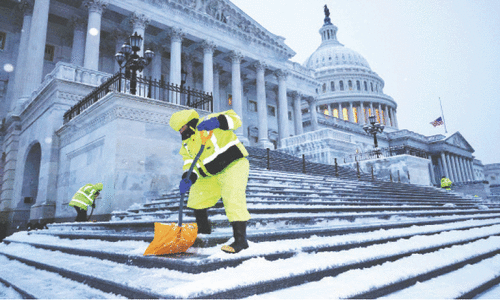 First major US winter storm of year hits mid-Atlantic states