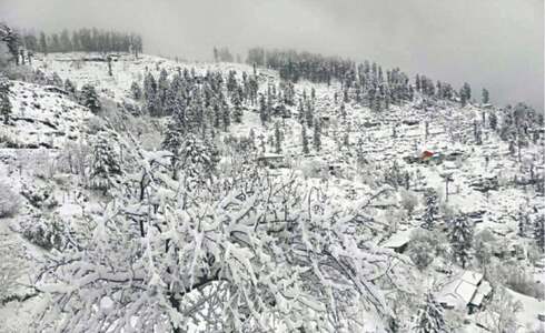 Officials urge people to avoid unnecessary travel in snowbound areas