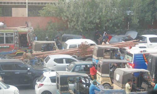 Karachi citizens suffer hours-long traffic jams Karachi citizens suffer hours-long traffic jams