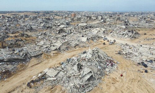 Hamas returns to ruined Gaza streets as Israeli forces pull out