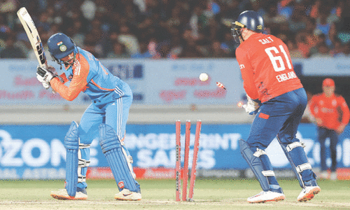 England win to stay alive in T20 series against India