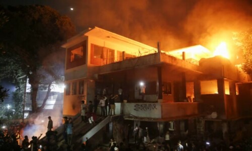Bangladesh protesters torch home of country&rsquo;s founding leader Sheikh Mujibur Rahman