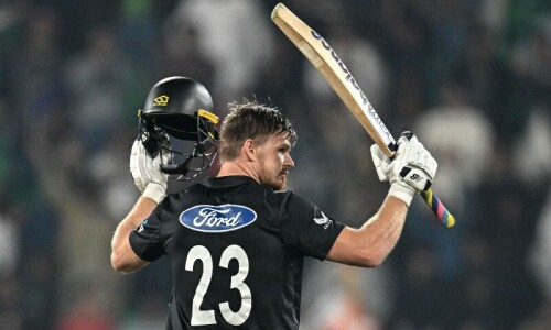 Phillips and Santner lead New Zealand to 78-run win over Pakistan