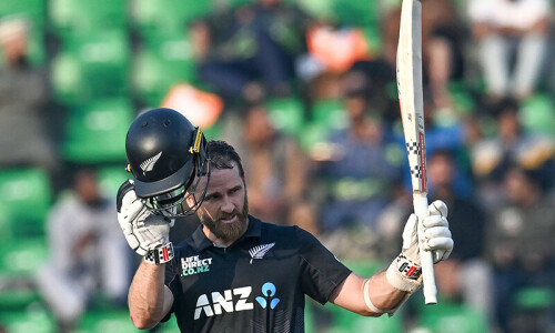 Williamson&rsquo;s century guides New Zealand into tri-series final despite Breetzke&rsquo;s record
