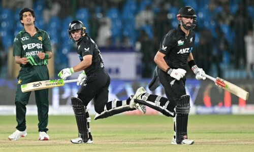 Clinical New Zealand thump Pakistan to win tri-nations final