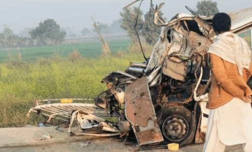 16 dead, 45 injured as vehicles carrying devotees run into accidents in Sindh 16 dead, 45 injured as vehicles carrying devotees run into accidents in Sindh