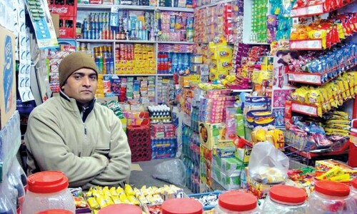 Retailers make profit despite drop in wholesale rates