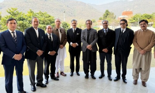 PTI leadership meets CJP, urges him to prevent ‘court packing’ PTI leadership meets CJP, urges him to prevent ‘court packing’