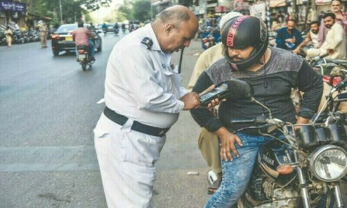 Helmet rule cuts road crash deaths by 26pc, chief traffic officer tells LHC Helmet rule cuts road crash deaths by 26pc, chief traffic officer tells LHC