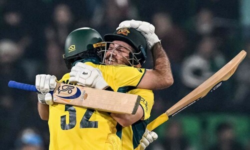 Champions Trophy: Inglis trumps Duckett as Australia defeat England in record chase Champions Trophy: Inglis trumps Duckett as Australia defeat England in record chase