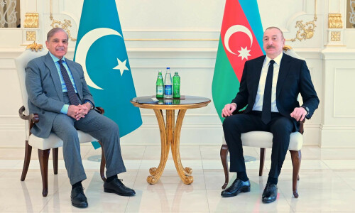 In PM&rsquo;s Baku visit, Pakistan and Azerbaijan vow boosting bilateral investment to $2bn